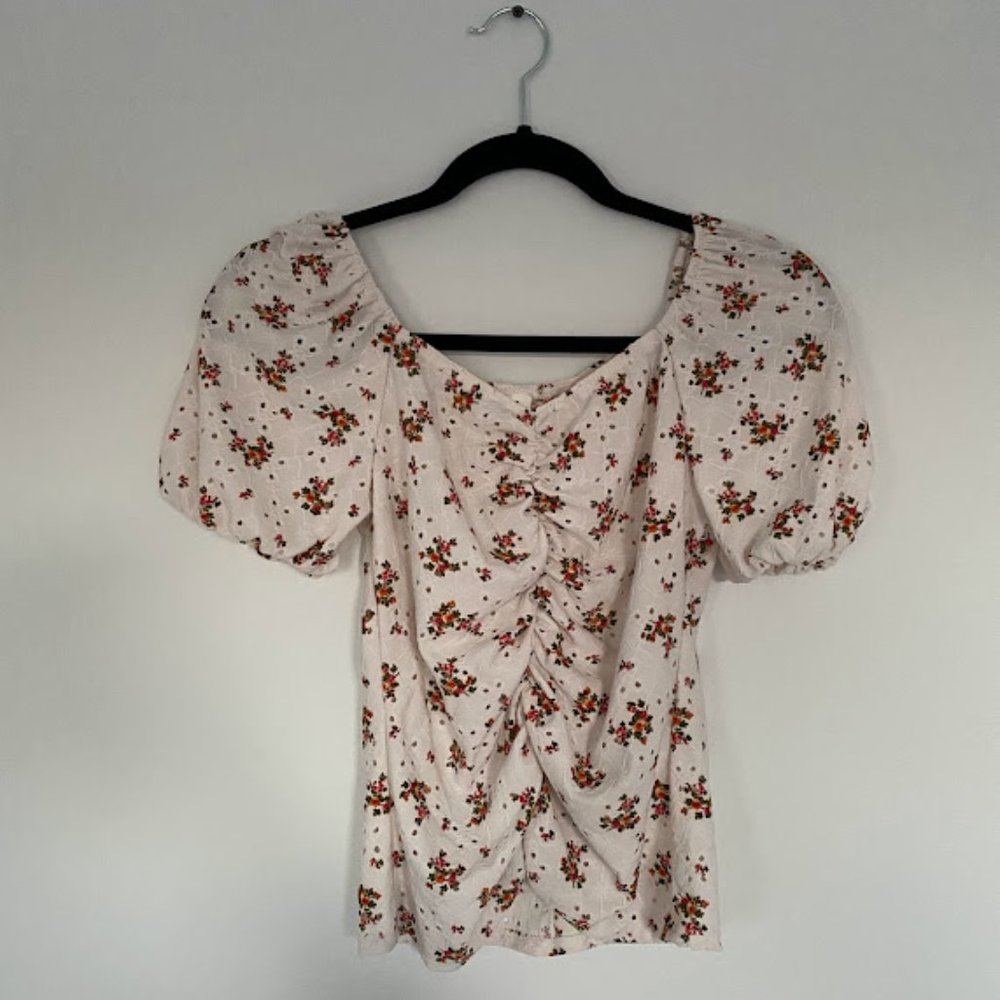 2/$20❤️ | Wrapper White Floral Top